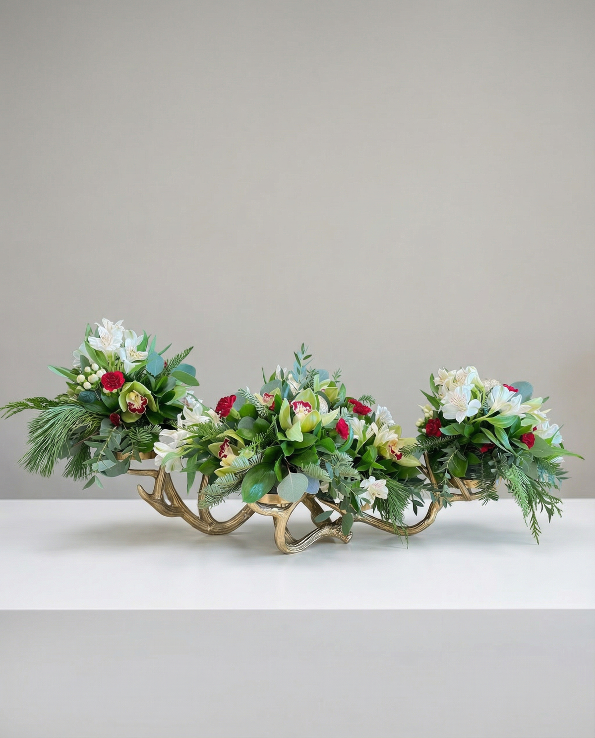 Centre de Table Plaisir en Famille – arrangement floral élégant réalisé par un fleuriste professionnel, fleurs fraîches et de qualité, Fleurs2