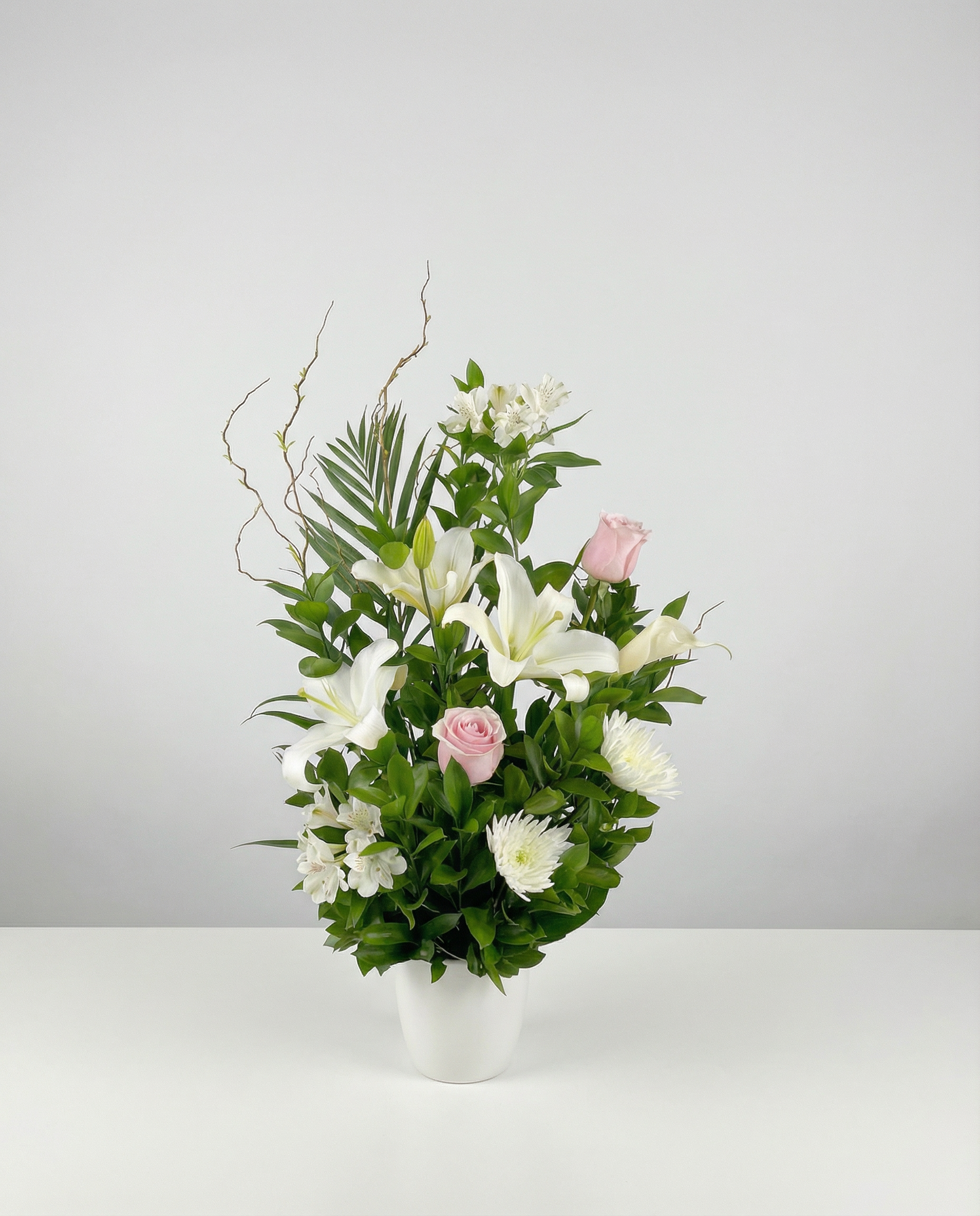 Corbeille funéraire Tendresse du Cœur – arrangement floral élégant réalisé par un fleuriste professionnel, fleurs fraîches et de qualité, Fleurs2