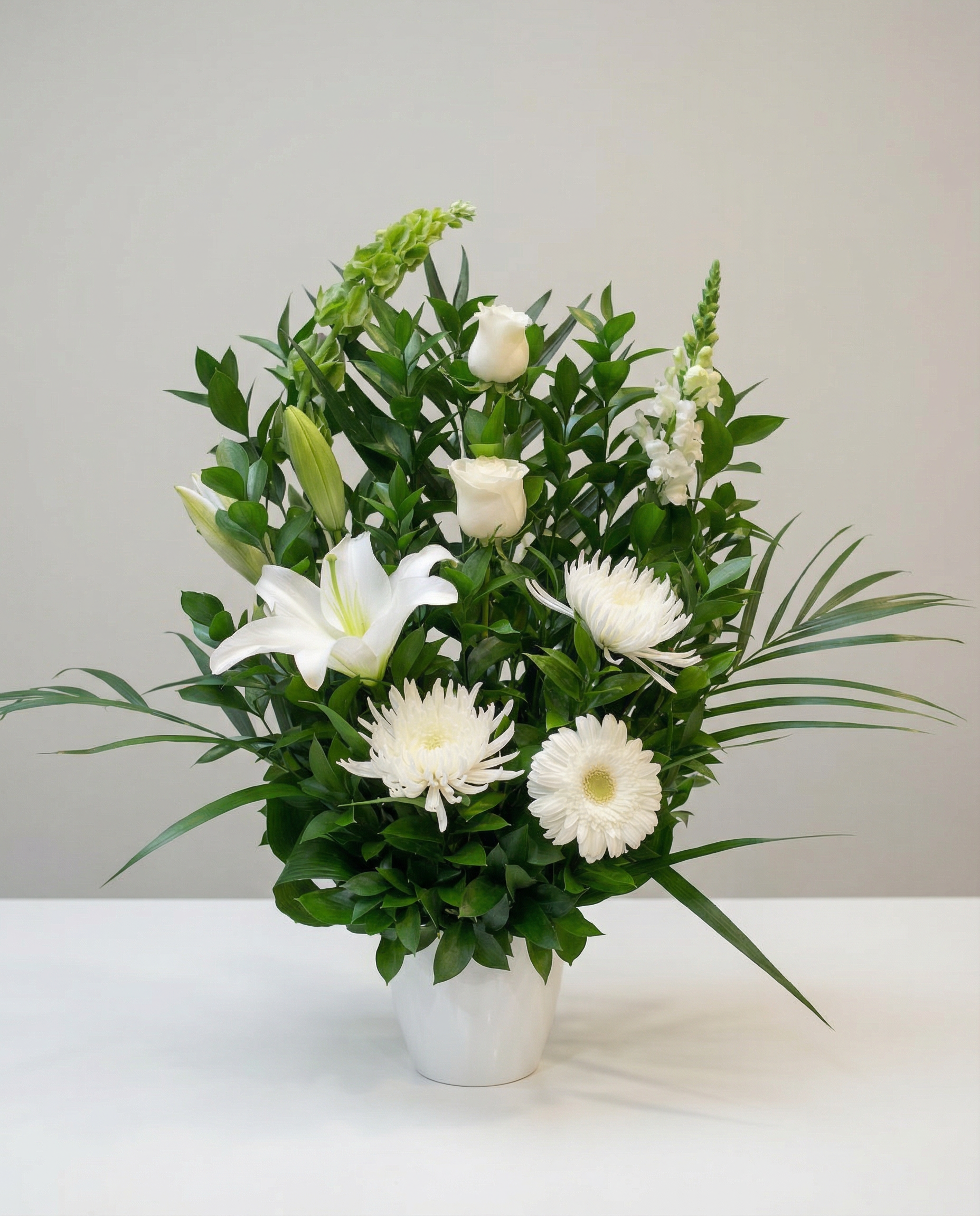 Corbeille funéraire L'étincelle – arrangement floral élégant réalisé par un fleuriste professionnel, fleurs fraîches et de qualité, Fleurs2