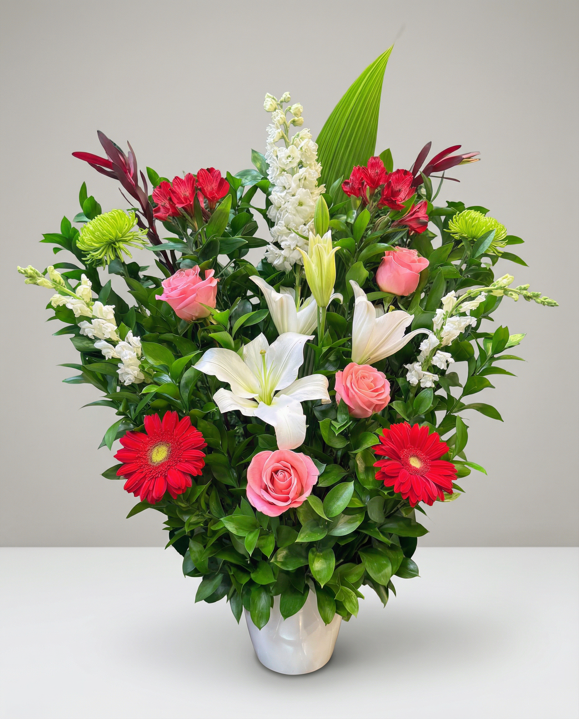 Corbeille funéraire Souffle du Cœur – arrangement floral élégant réalisé par un fleuriste professionnel, fleurs fraîches et de qualité, Fleurs2