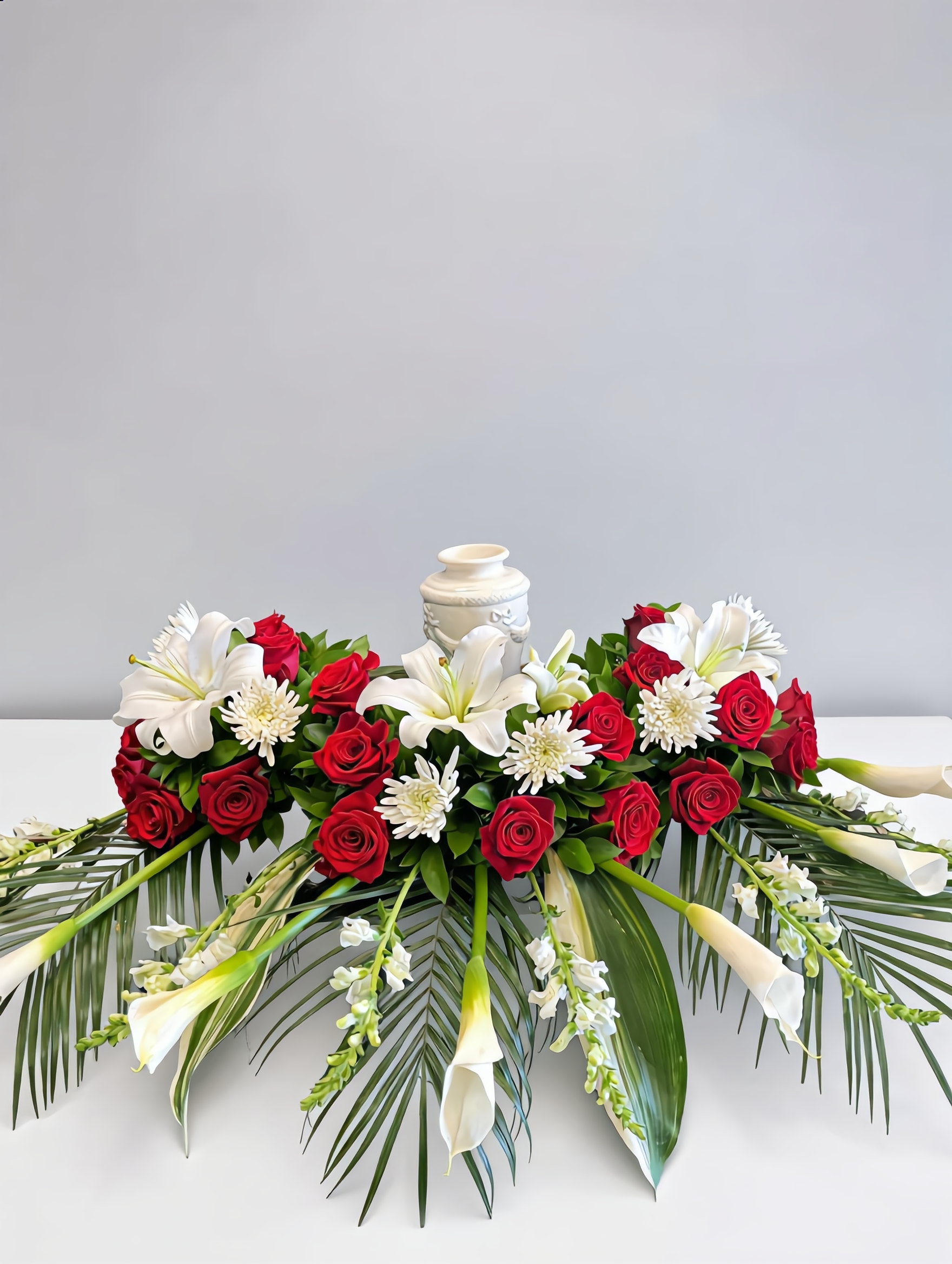 Arrangement d’urne Amour Éternel – arrangement floral élégant réalisé par un fleuriste professionnel, fleurs fraîches et de qualité, Fleurs2