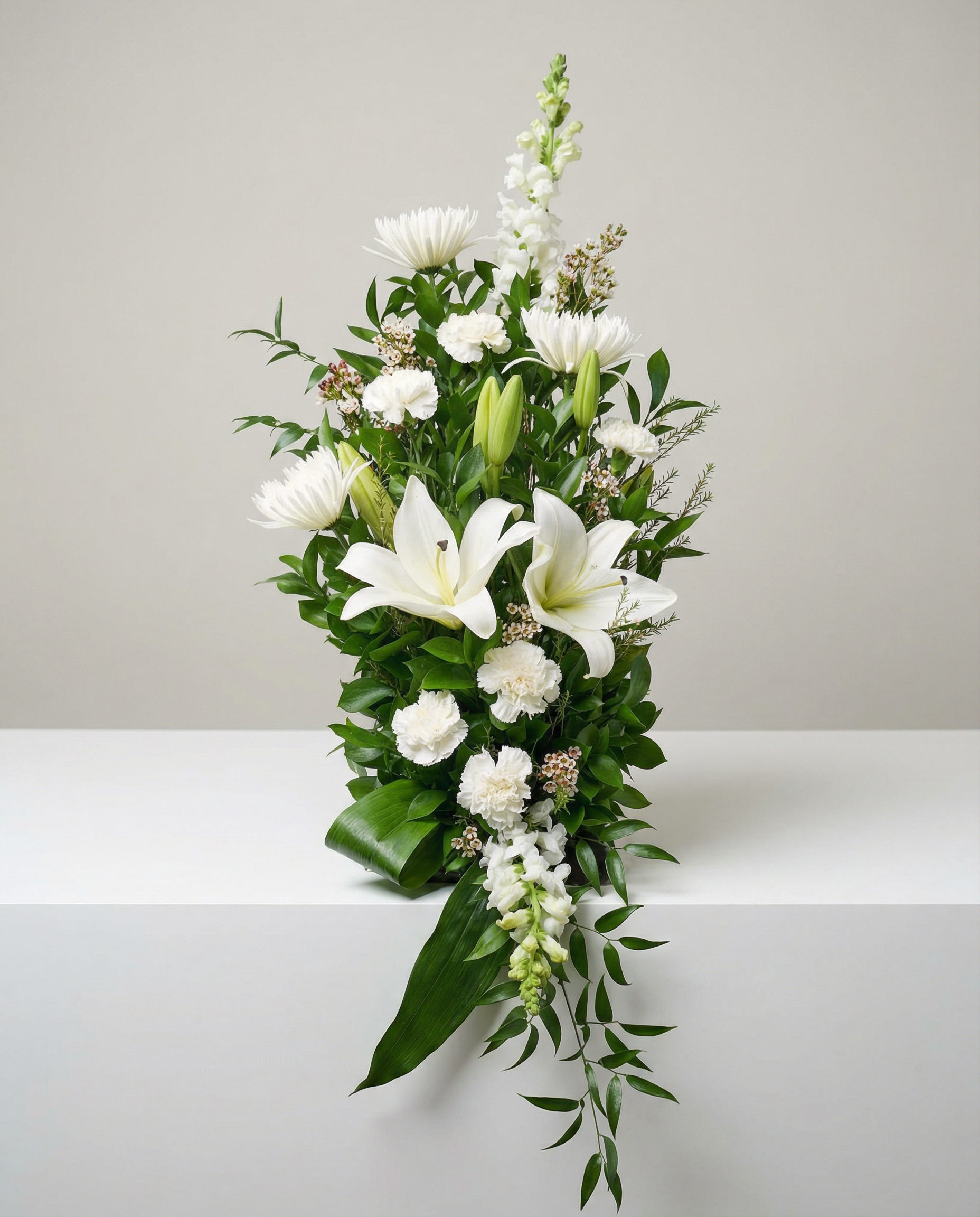 Arrangement d’urne Petite Sérénité – arrangement floral élégant réalisé par un fleuriste professionnel, fleurs fraîches et de qualité, Fleurs2