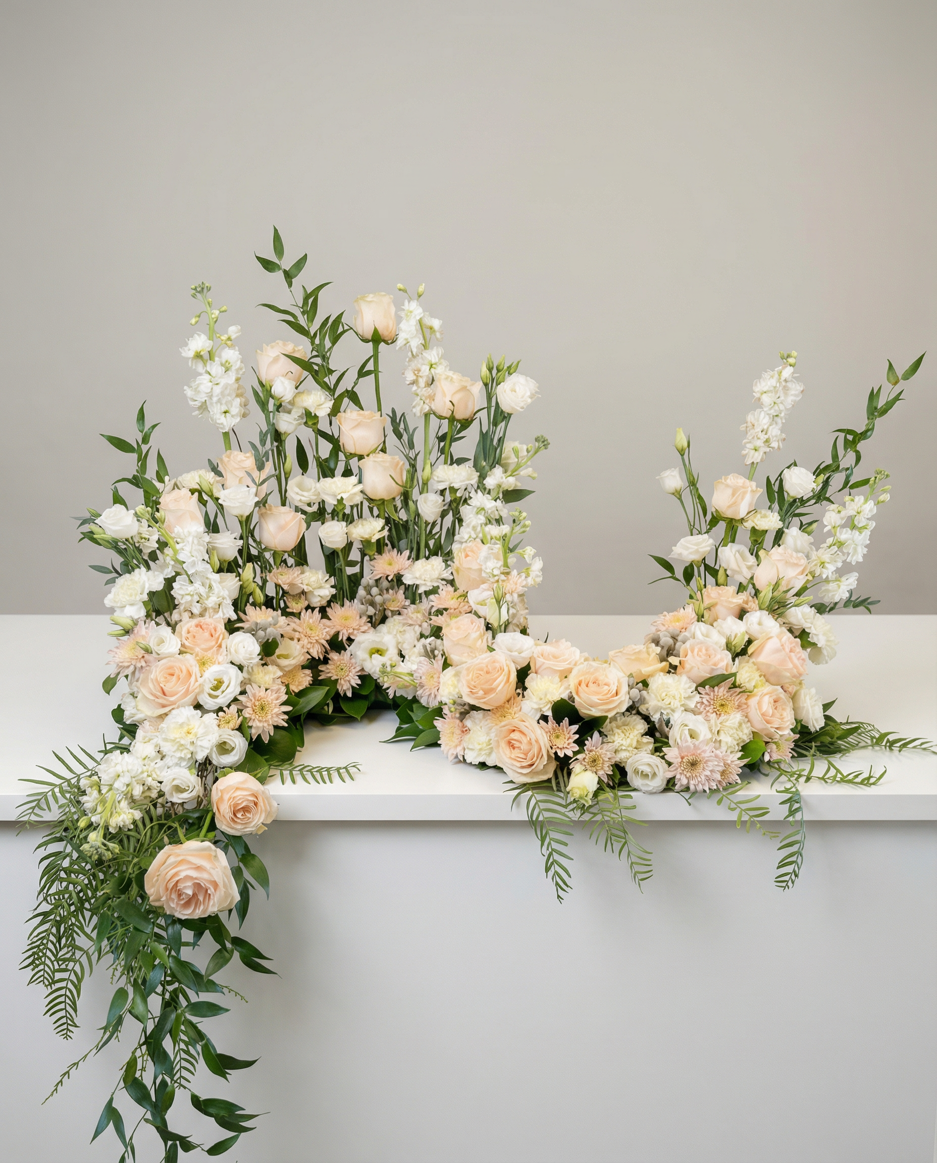 Arrangement d’urne Duo Réuni – arrangement floral élégant réalisé par un fleuriste professionnel, fleurs fraîches et de qualité, Fleurs2