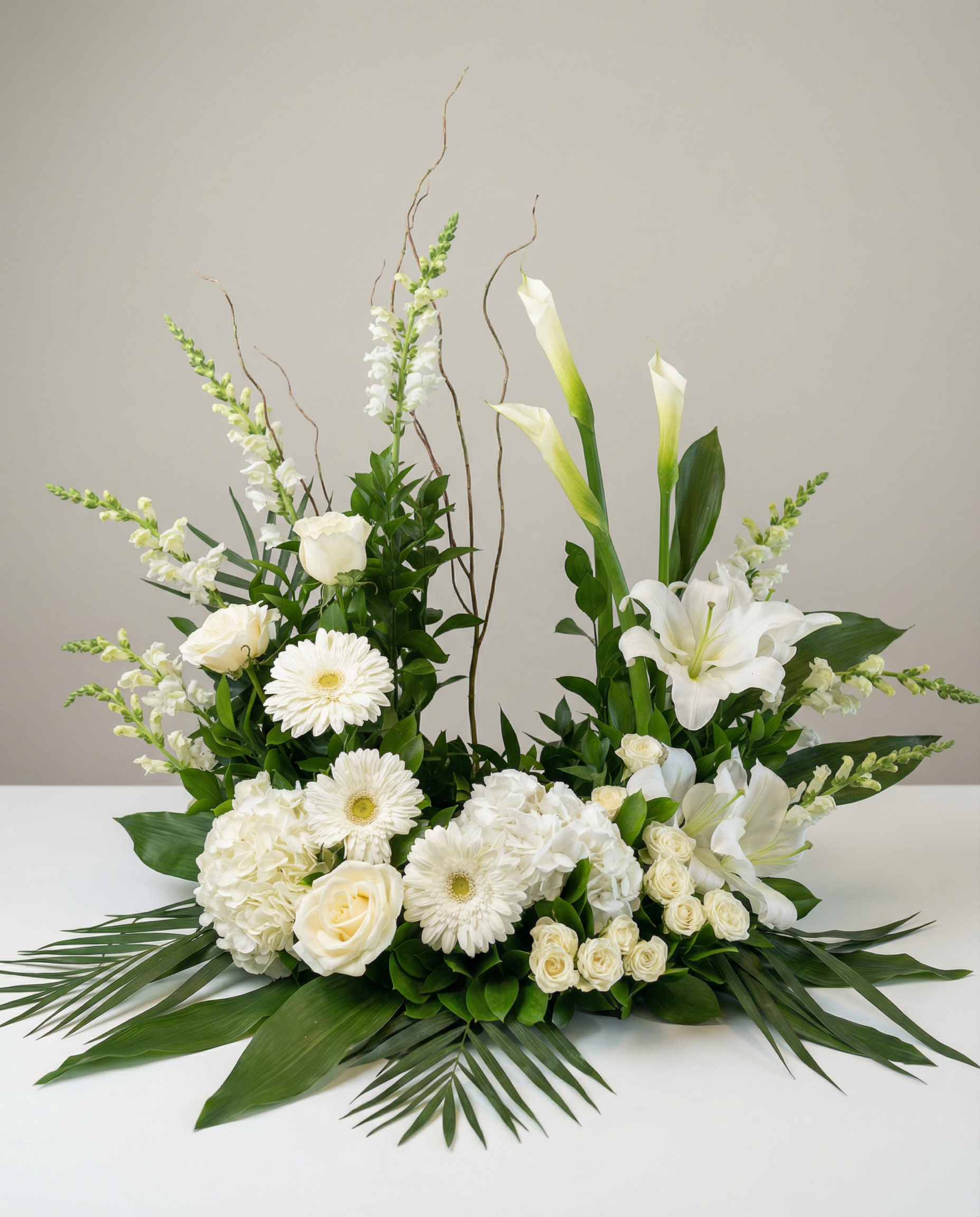 Arrangement d’urne Élégance Pure – arrangement floral élégant réalisé par un fleuriste professionnel, fleurs fraîches et de qualité, Fleurs2