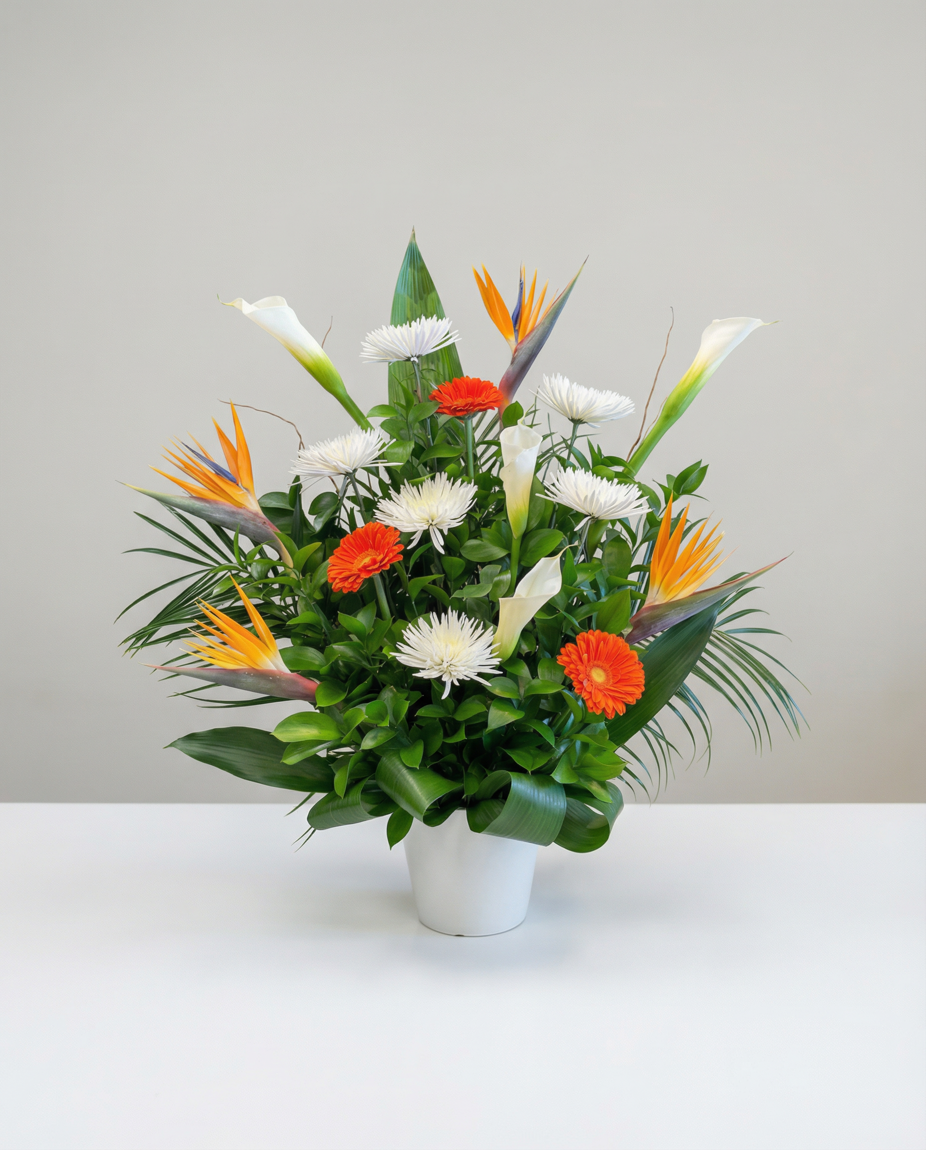 Corbeille funéraire Le Grand Voyage – arrangement floral élégant réalisé par un fleuriste professionnel, fleurs fraîches et de qualité, Fleurs2