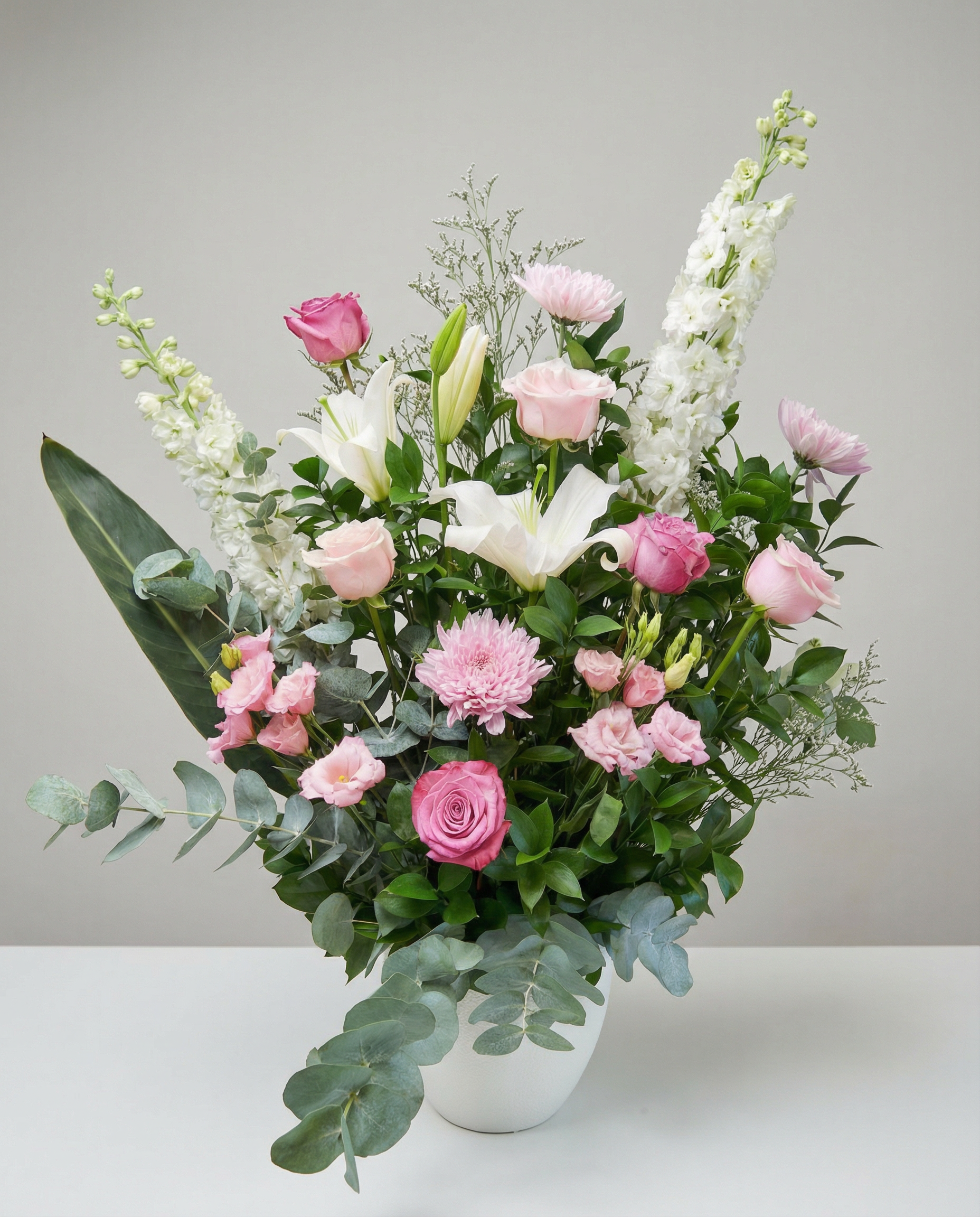 Corbeille funéraire Symphonie d’Adieu – arrangement floral élégant réalisé par un fleuriste professionnel, fleurs fraîches et de qualité, Fleurs2