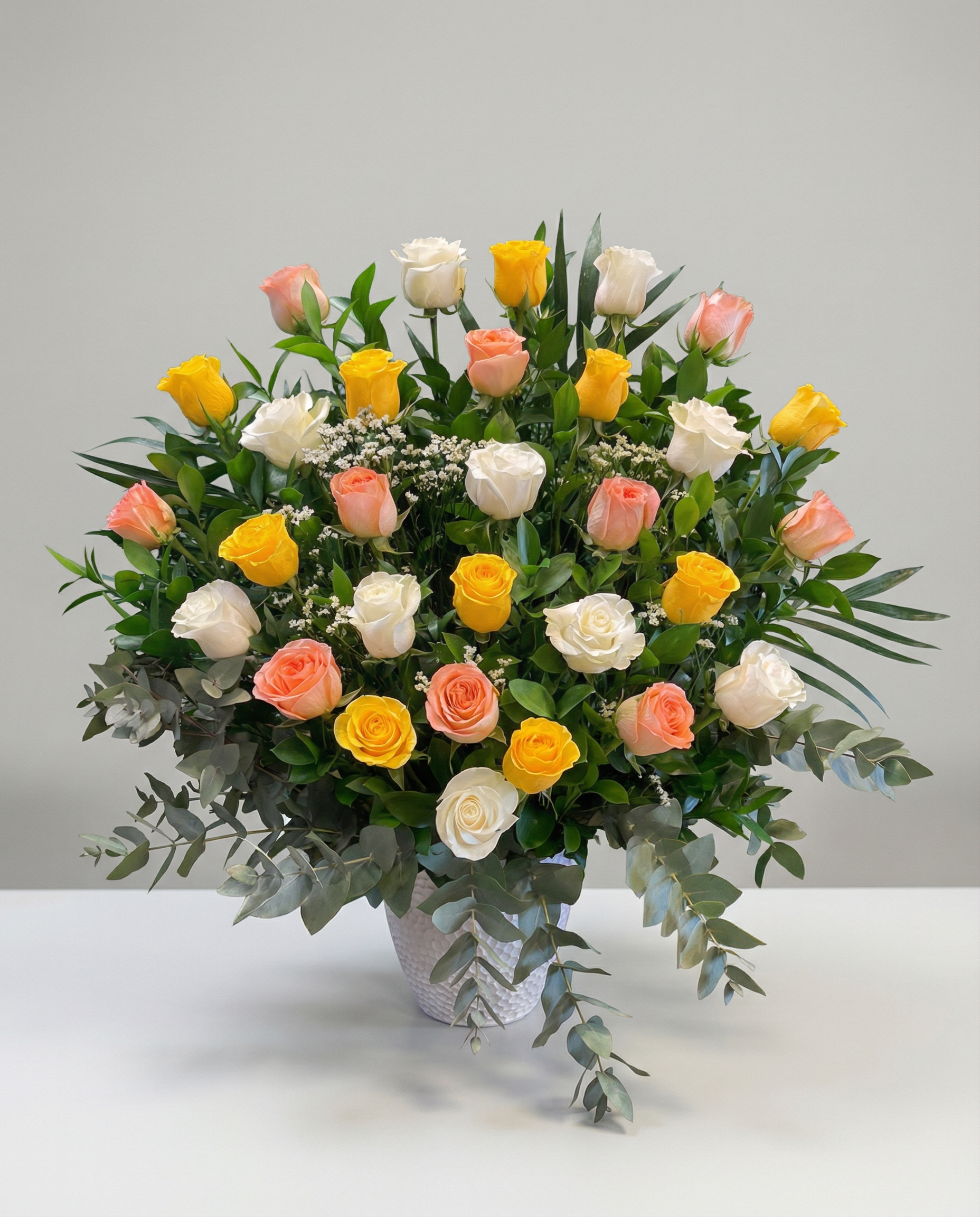 Corbeille funéraire Amour Pur – arrangement floral élégant réalisé par un fleuriste professionnel, fleurs fraîches et de qualité, Fleurs2