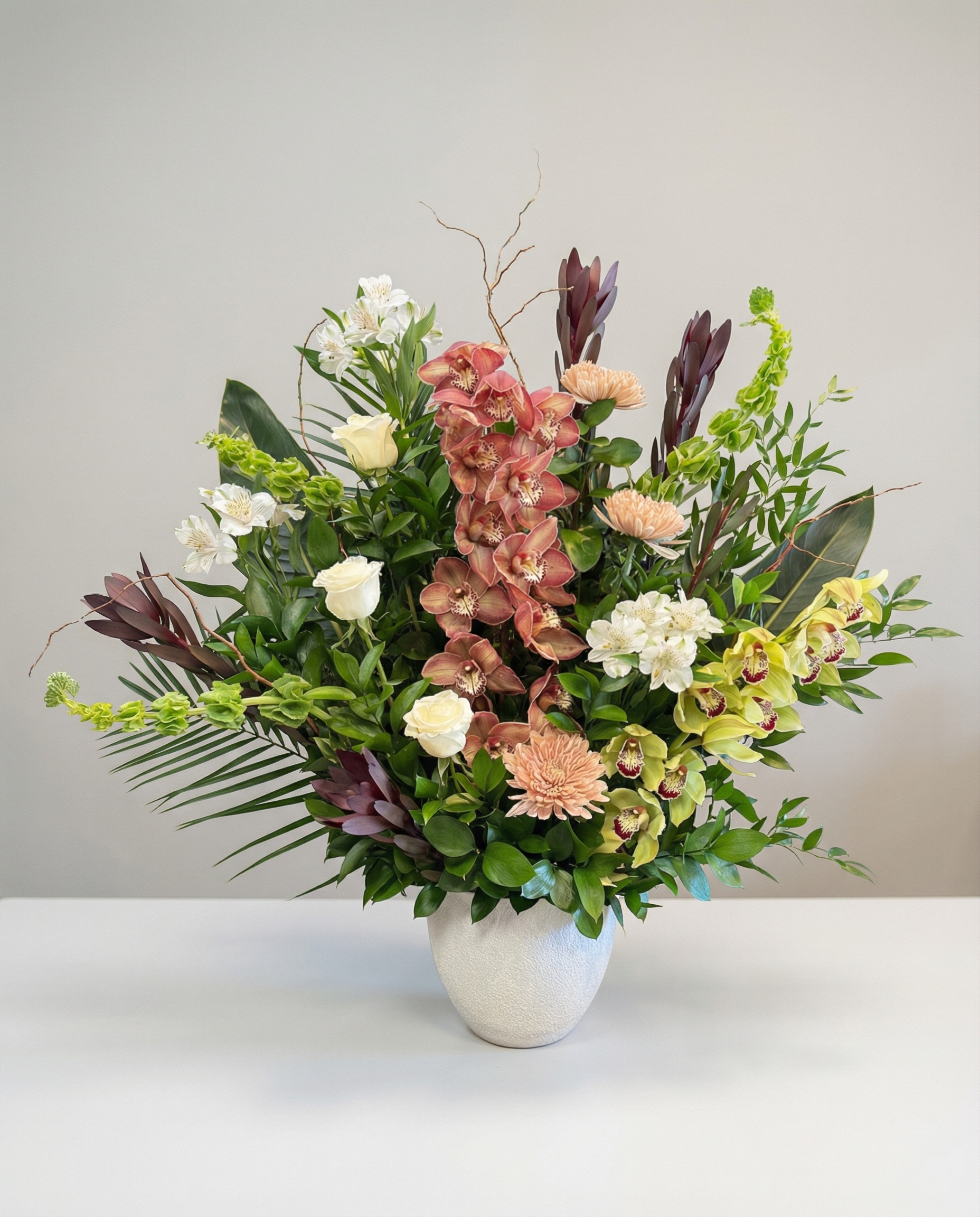 Corbeille funéraire Jardin d’Espoir – arrangement floral élégant réalisé par un fleuriste professionnel, fleurs fraîches et de qualité, Fleurs2