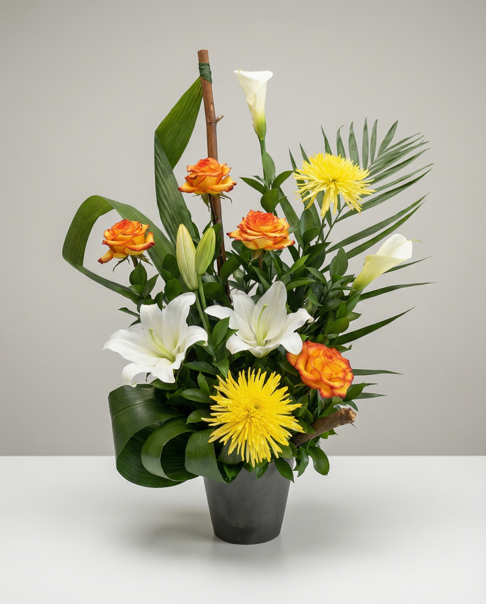 Corbeille funéraire Riviera – arrangement floral élégant réalisé par un fleuriste professionnel, fleurs fraîches et de qualité, Fleurs2