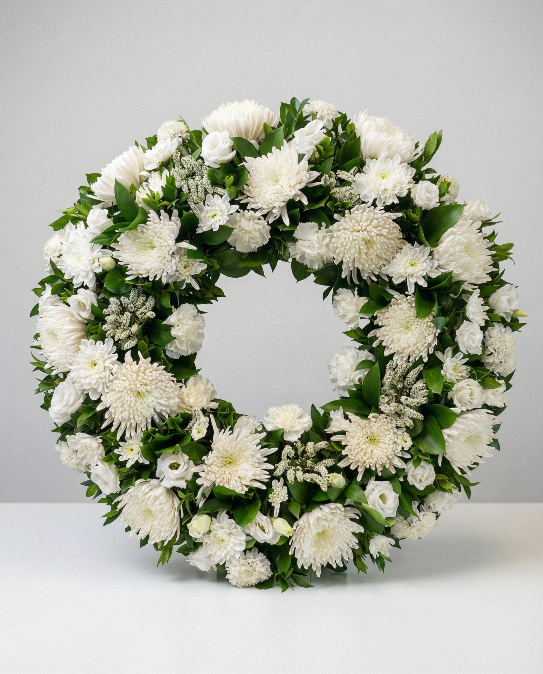 Couronne funéraire Joie Infinie – arrangement floral élégant réalisé par un fleuriste professionnel, fleurs fraîches et de qualité, Fleurs2