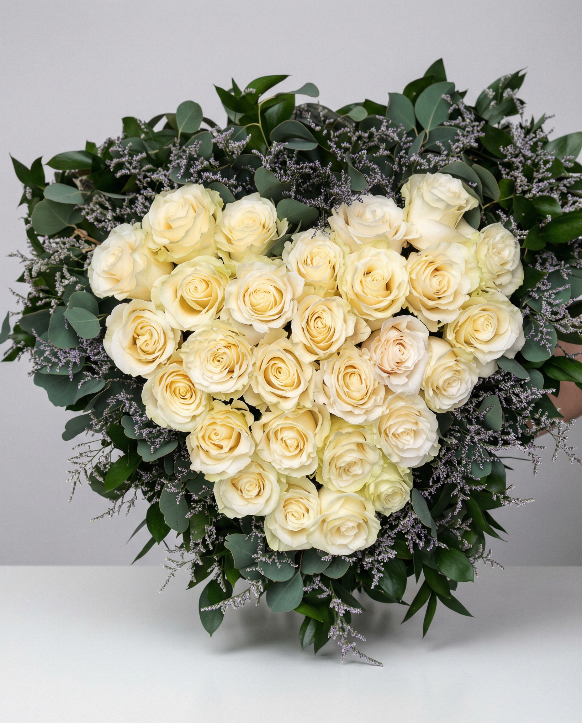 Arrangement funéraire De tout cœur – arrangement floral élégant réalisé par un fleuriste professionnel, fleurs fraîches et de qualité, Fleurs2