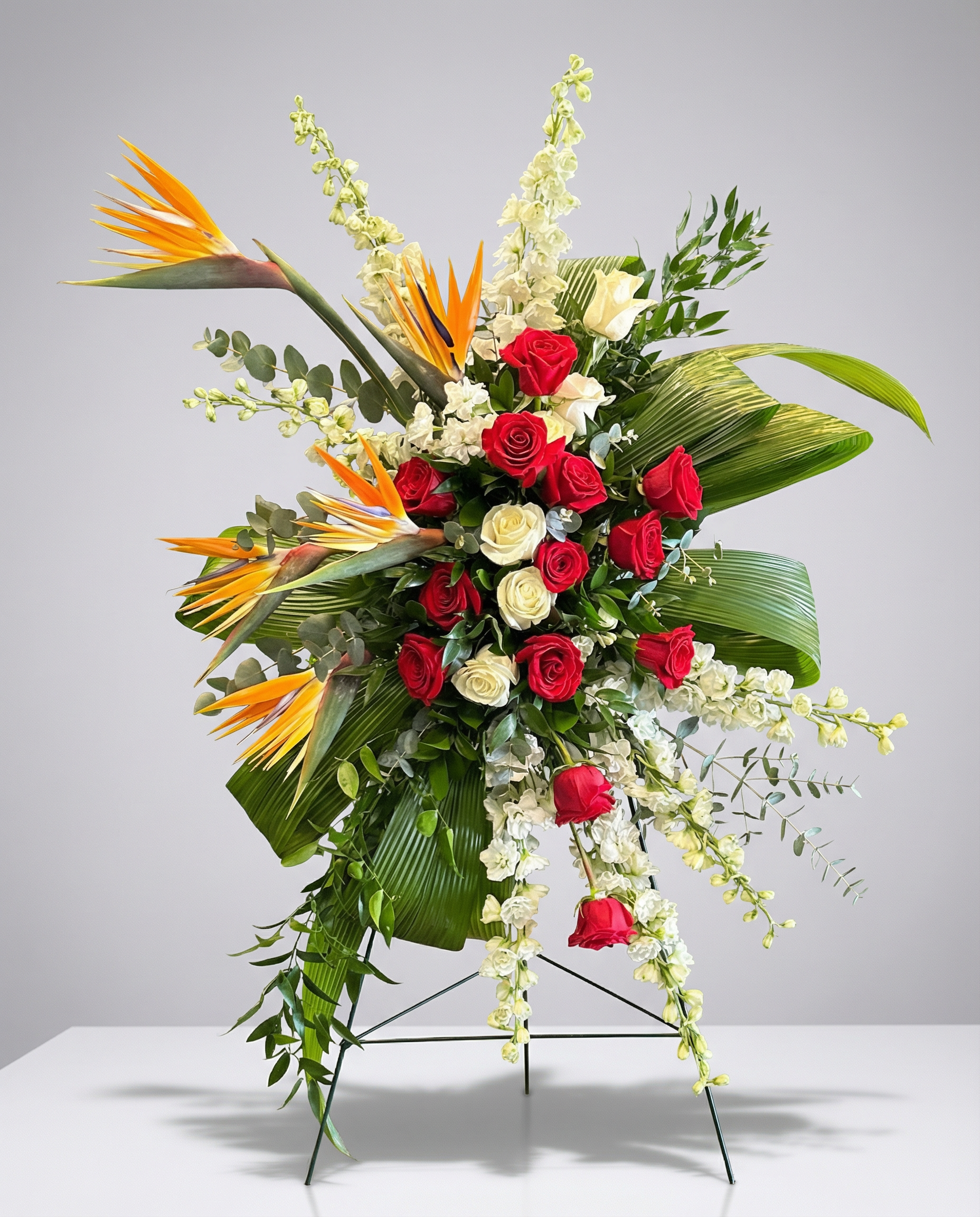 Arrangement funéraire Au Paradis – arrangement floral élégant réalisé par un fleuriste professionnel, fleurs fraîches et de qualité, Fleurs2