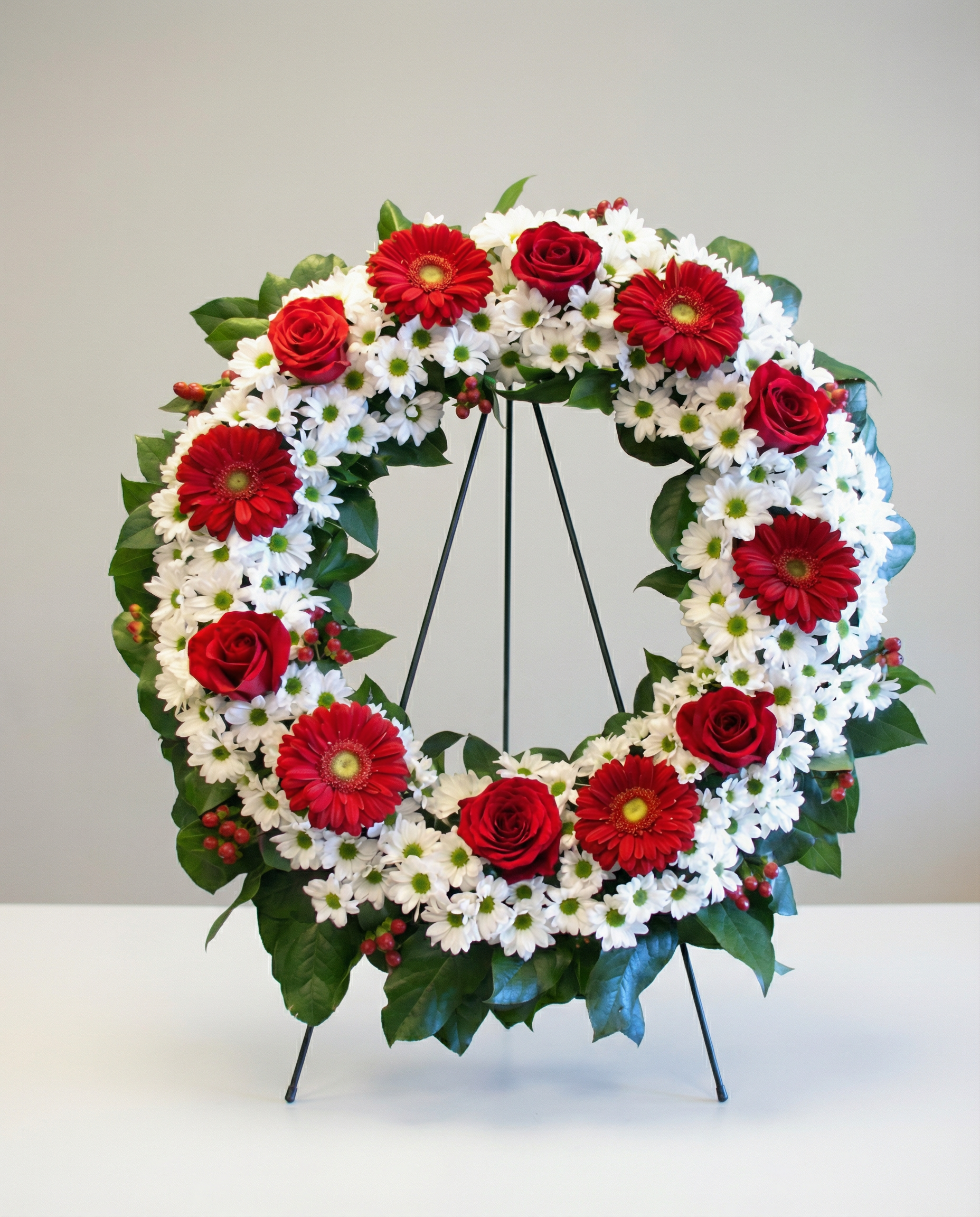 Couronne funéraire Lien Éternel – arrangement floral élégant réalisé par un fleuriste professionnel, fleurs fraîches et de qualité, Fleurs2