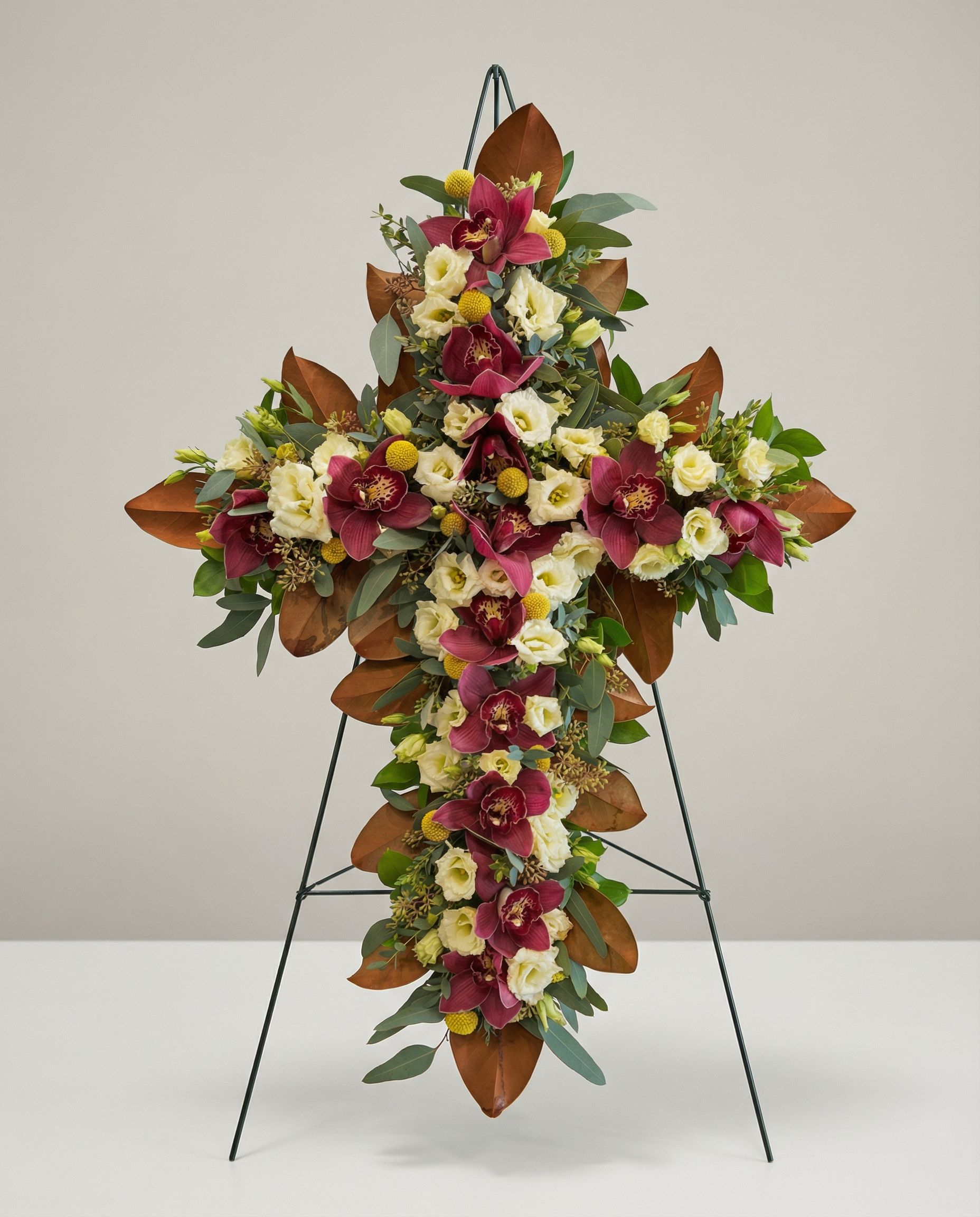 Arrangement funéraire Souffle d’Automne – arrangement floral élégant réalisé par un fleuriste professionnel, fleurs fraîches et de qualité, Fleurs2