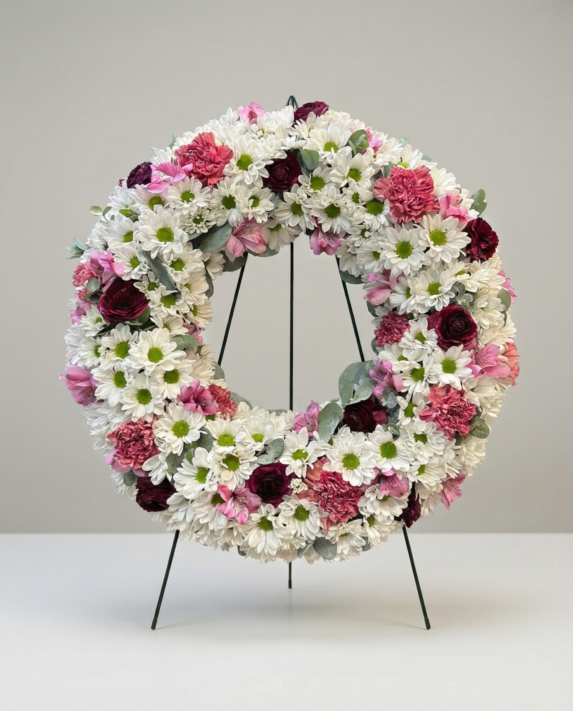 Couronne funéraire Douceur Infinie – arrangement floral élégant réalisé par un fleuriste professionnel, fleurs fraîches et de qualité, Fleurs2