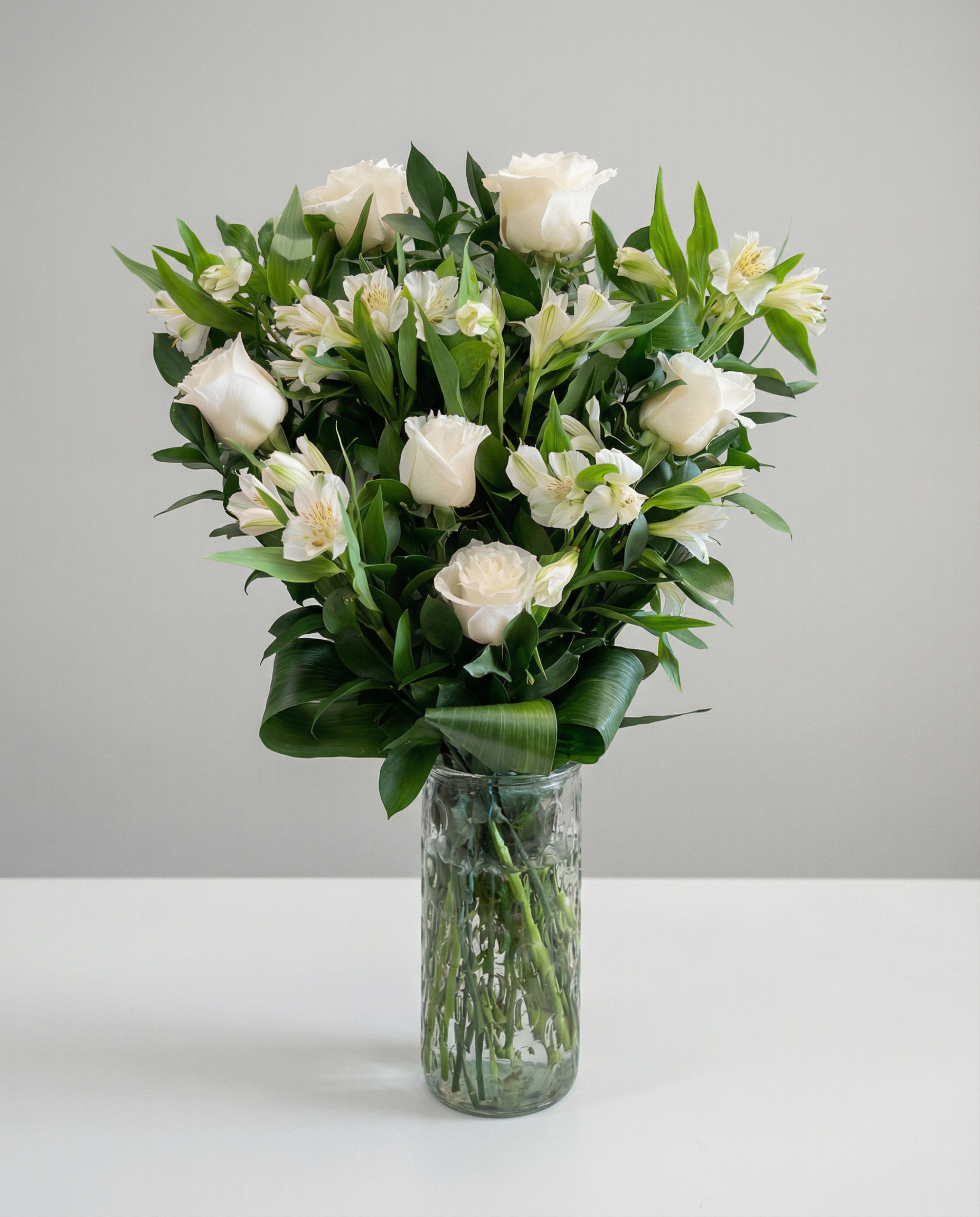 Arrangement de sympathie Douceur Naturelle – arrangement floral élégant réalisé par un fleuriste professionnel, fleurs fraîches et de qualité, Fleurs2