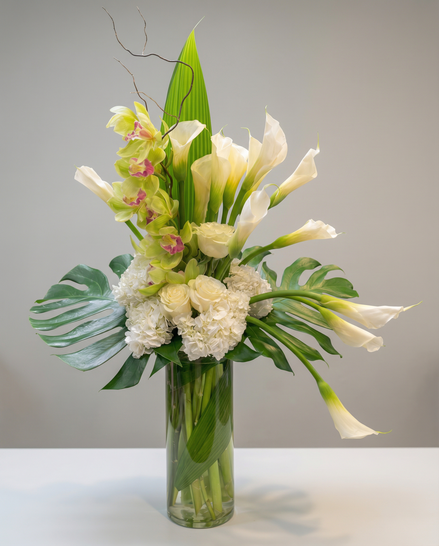 Arrangement de sympathie Éclat du Jardin – arrangement floral élégant réalisé par un fleuriste professionnel, fleurs fraîches et de qualité, Fleurs2