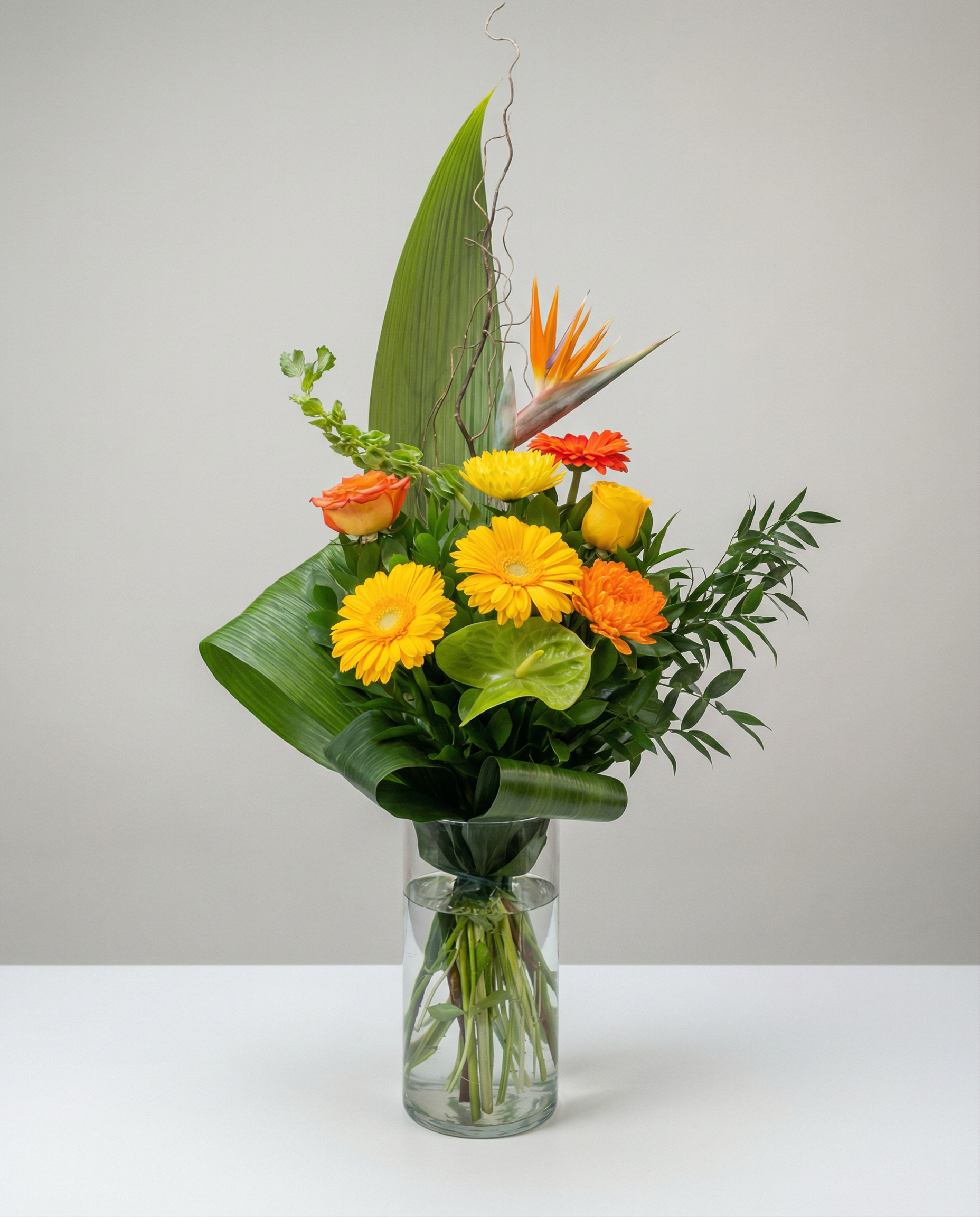 Arrangement de sympathie Soleil Réconfortant – arrangement floral élégant réalisé par un fleuriste professionnel, fleurs fraîches et de qualité, Fleurs2