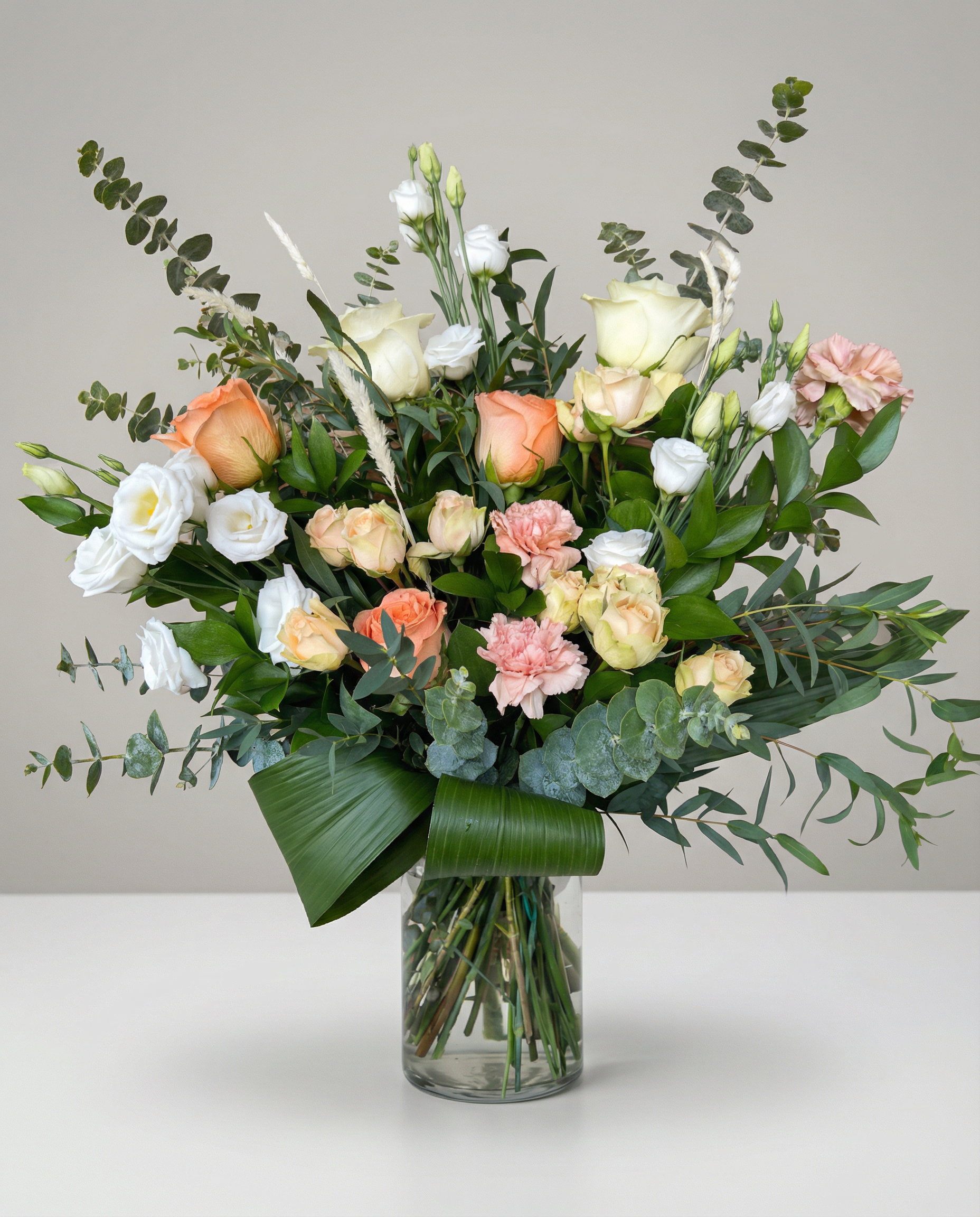 Arrangement de sympathie Douce Pensée – arrangement floral élégant réalisé par un fleuriste professionnel, fleurs fraîches et de qualité, Fleurs2