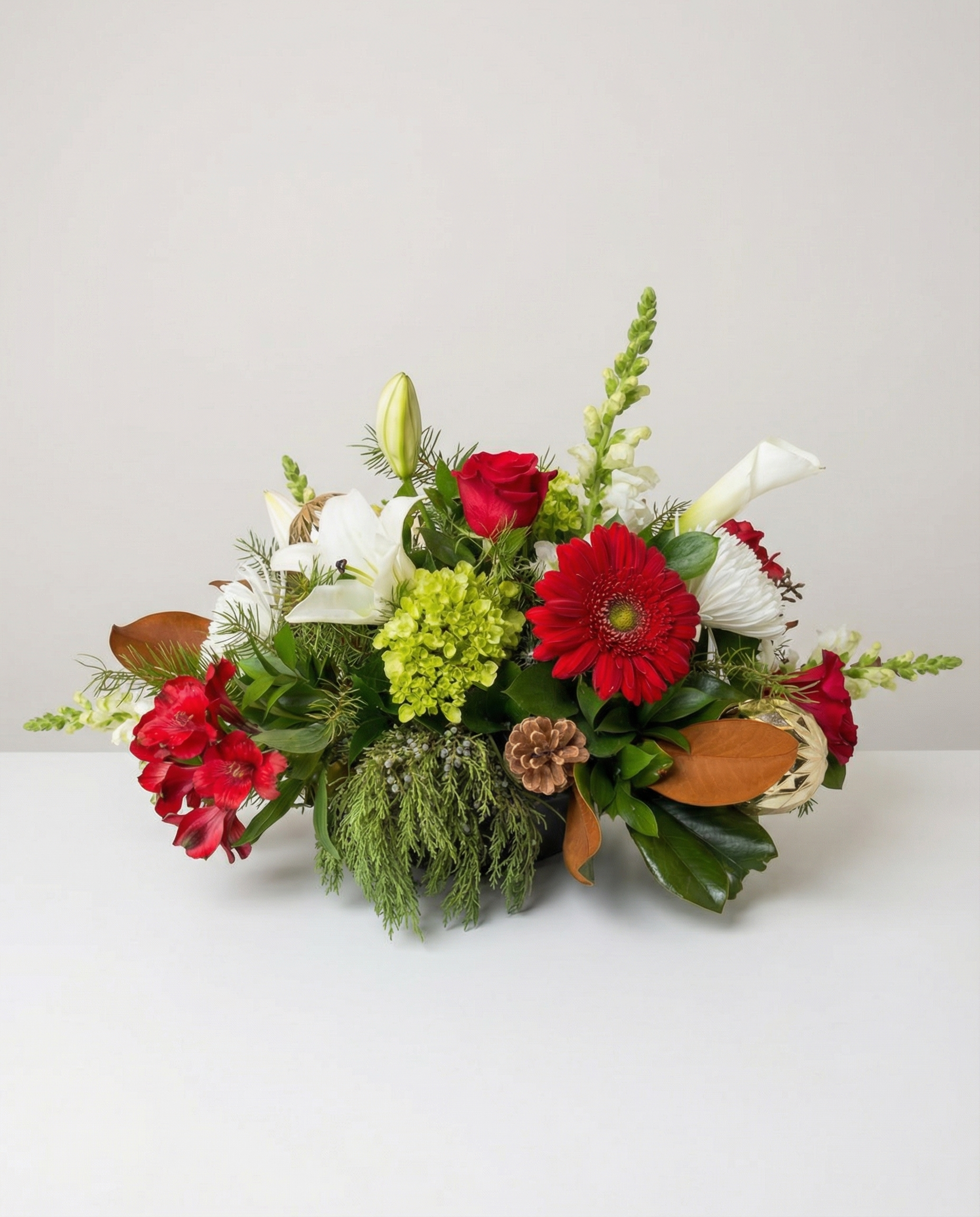 Centre de Table Renaissance Hivernale – arrangement floral élégant réalisé par un fleuriste professionnel, fleurs fraîches et de qualité, Fleurs2