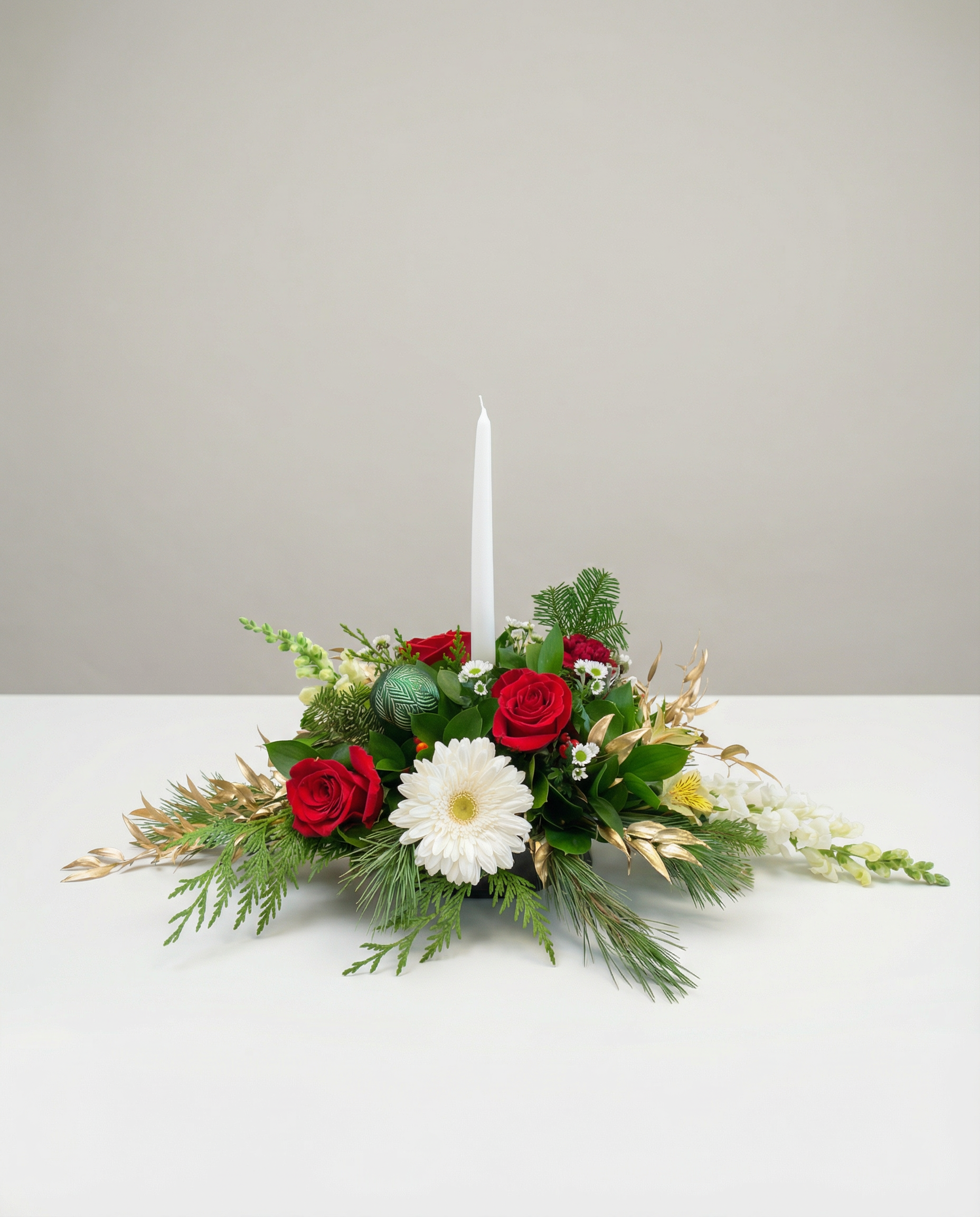 Centre de Table Sérénité des Fêtes – arrangement floral élégant réalisé par un fleuriste professionnel, fleurs fraîches et de qualité, Fleurs2