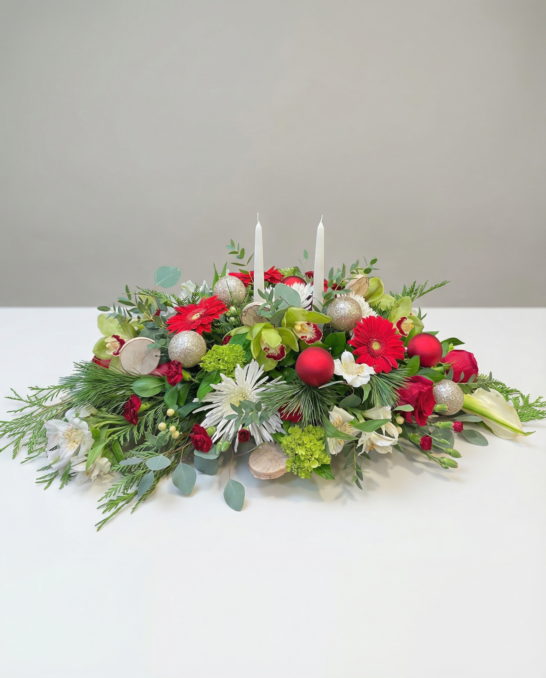 Centre de Table Symphonie des Fêtes – arrangement floral élégant réalisé par un fleuriste professionnel, fleurs fraîches et de qualité, Fleurs2