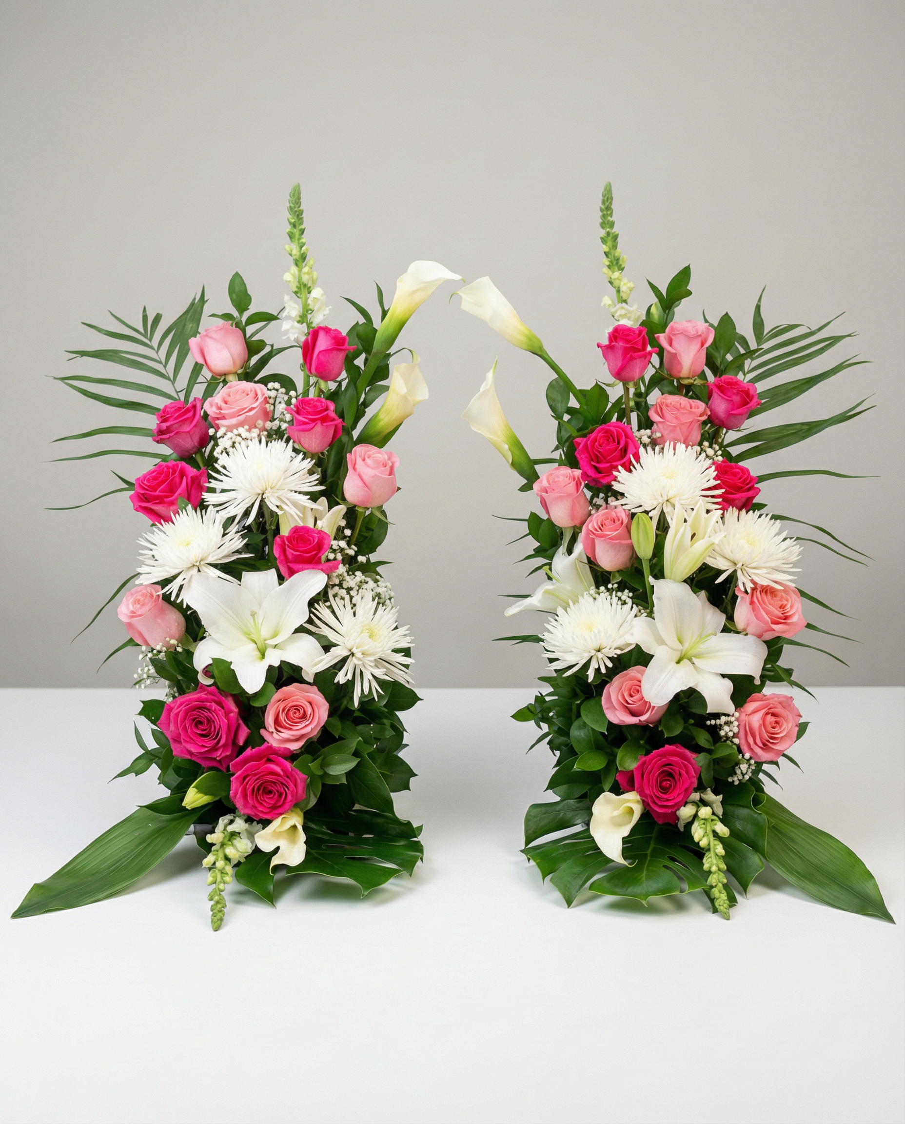 Arrangement d’urne Double Tendresse – arrangement floral élégant réalisé par un fleuriste professionnel, fleurs fraîches et de qualité, Fleurs2